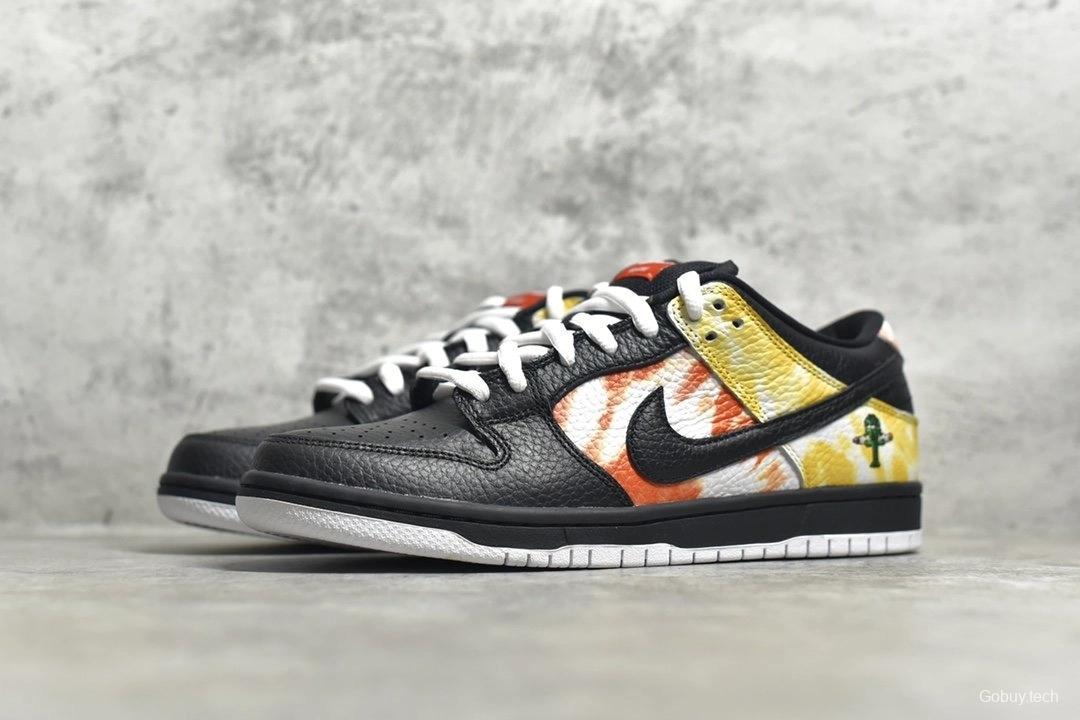 NK SB Dunk Low Pro QS Roswell Raygun