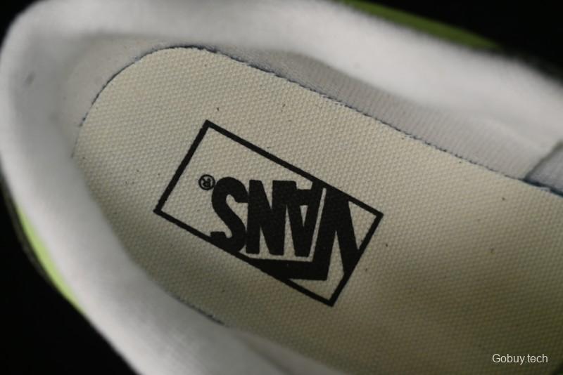Vans Chukka Push Low-Top Skate Shoes with Slip-Resistant Sole in Apple Green - VN0008ZE08P